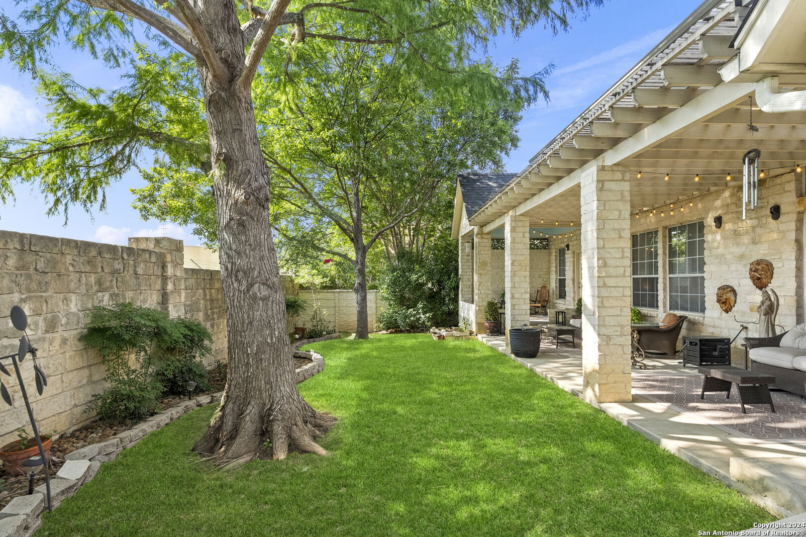 15 INWOOD HEIGHTS DR