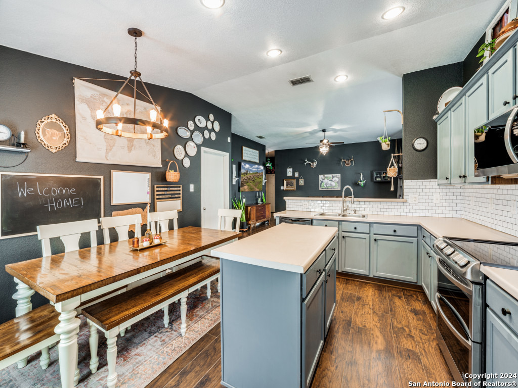 11711 OAKDALE MDW