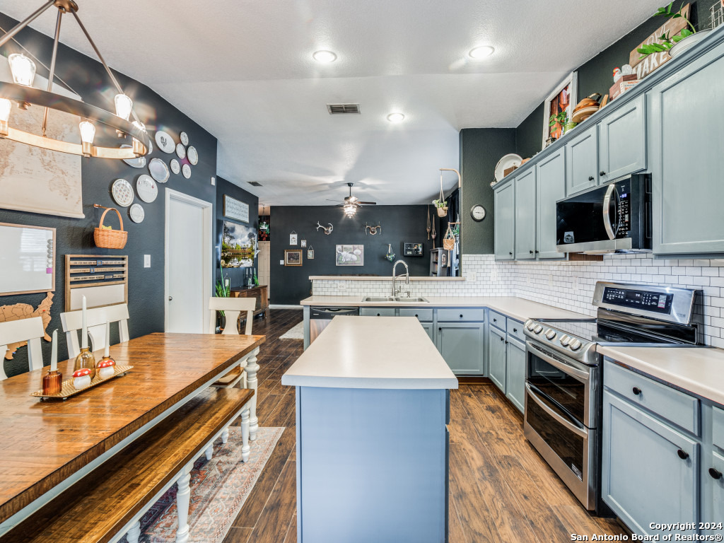 11711 OAKDALE MDW