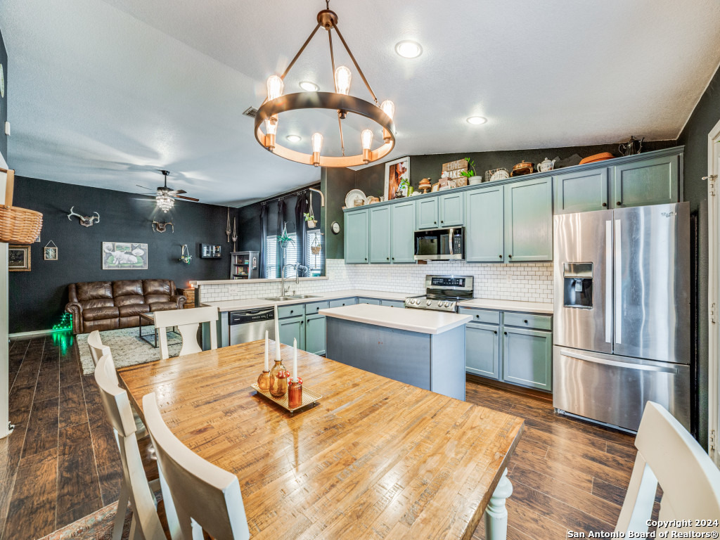 11711 OAKDALE MDW