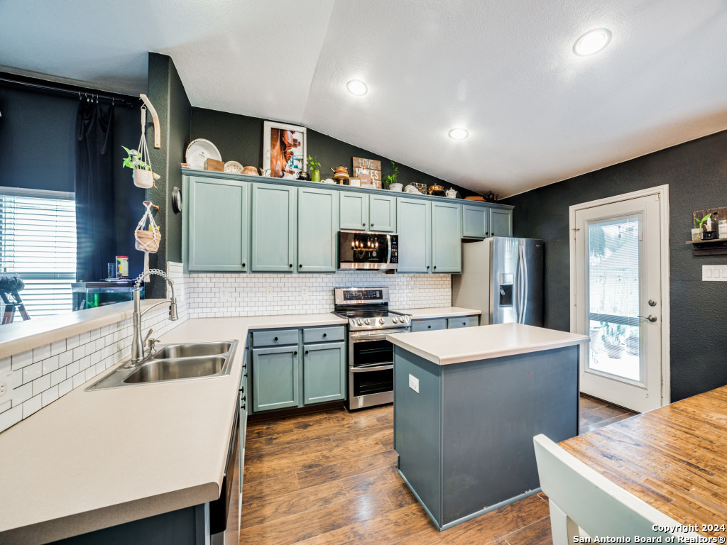 11711 OAKDALE MDW