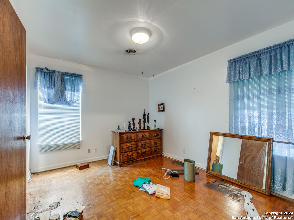3619 DR