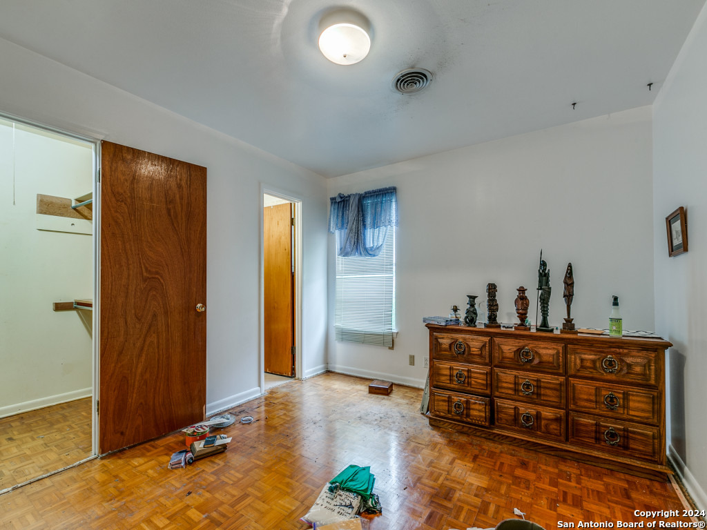 3619 DR
