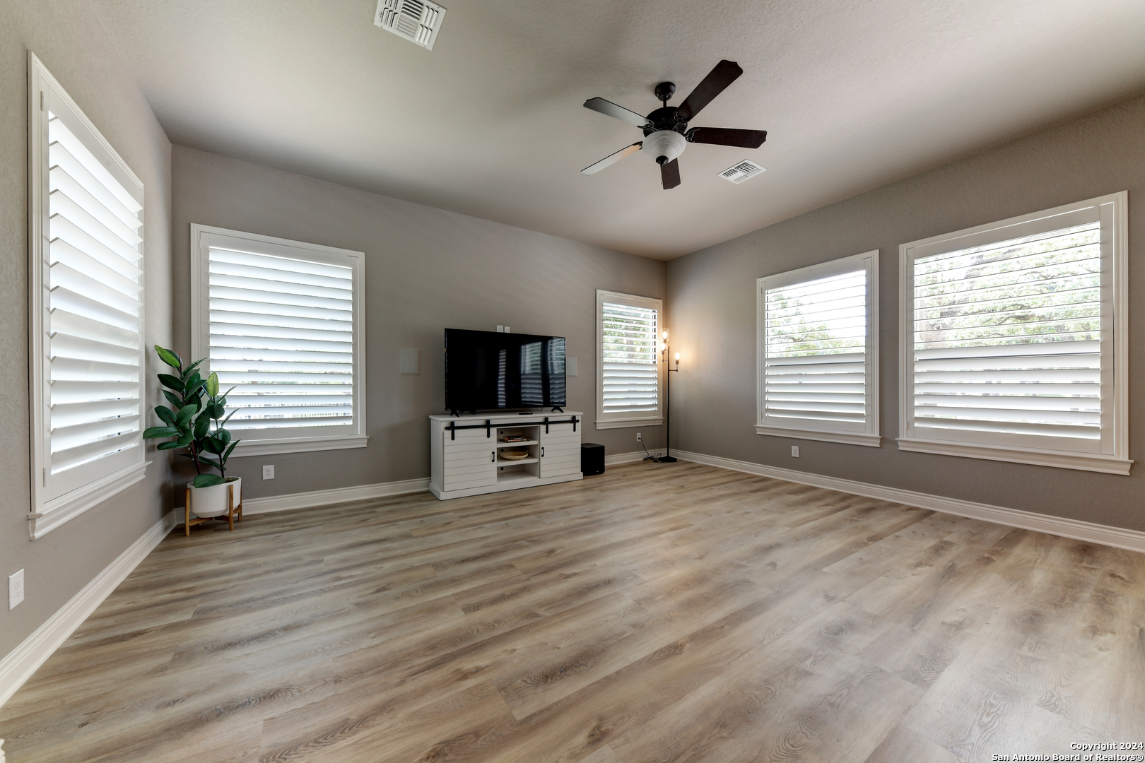 707 CARRIAGE HOUSE 24