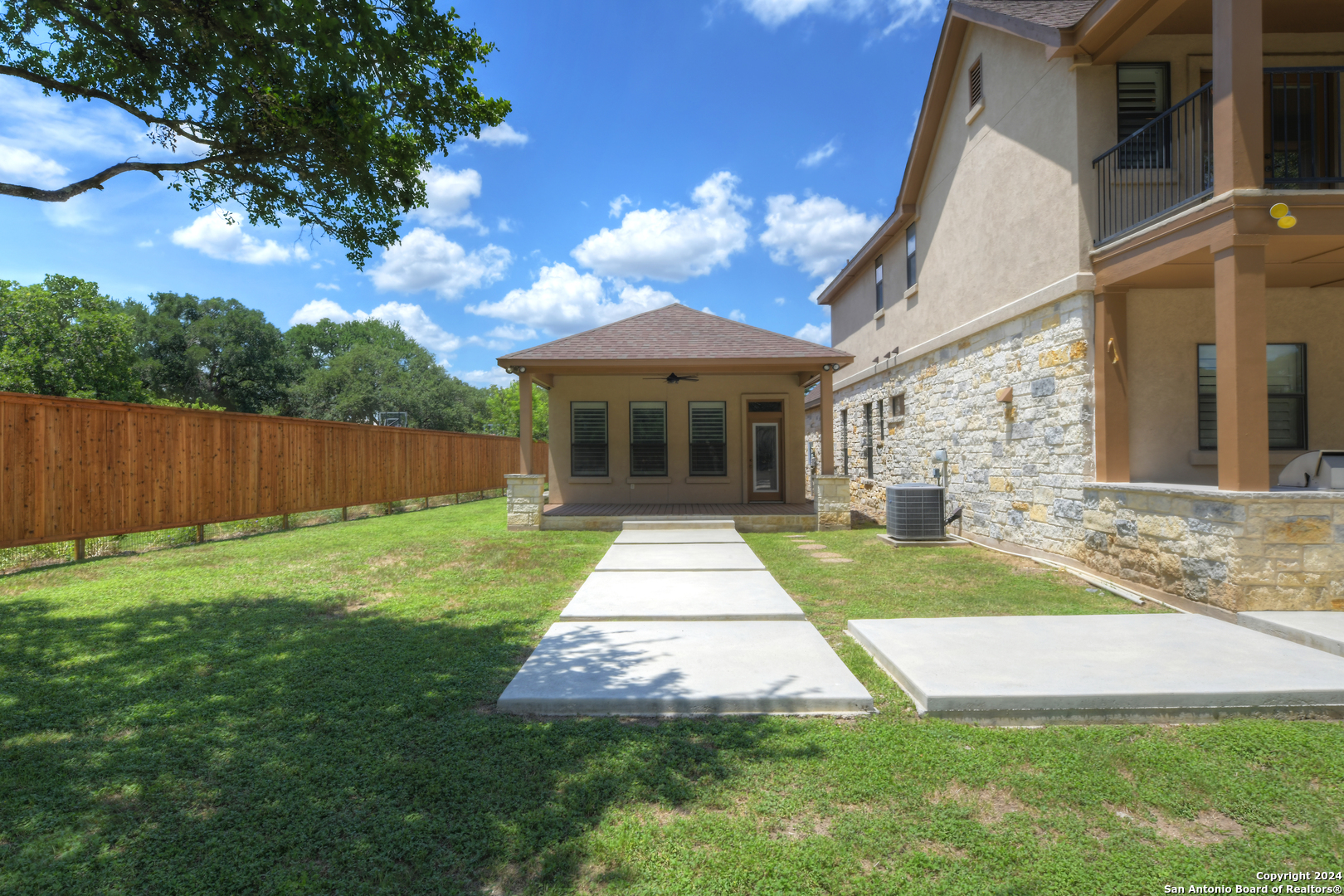 707 CARRIAGE HOUSE 24