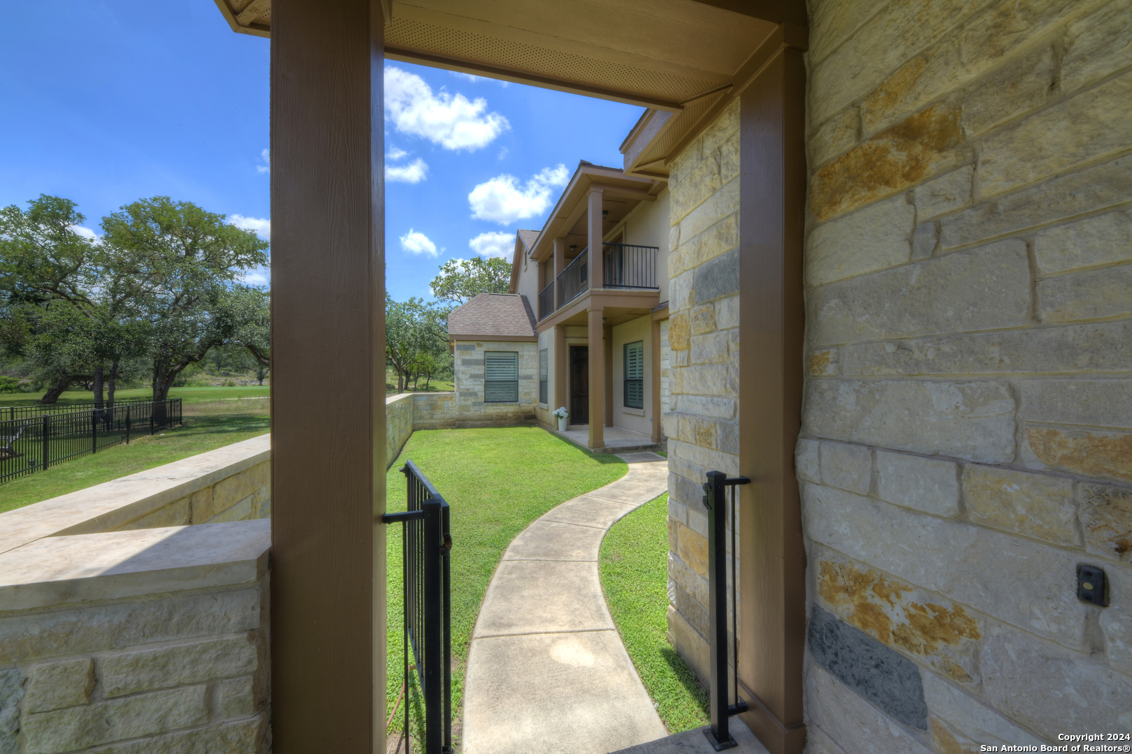 707 CARRIAGE HOUSE 24