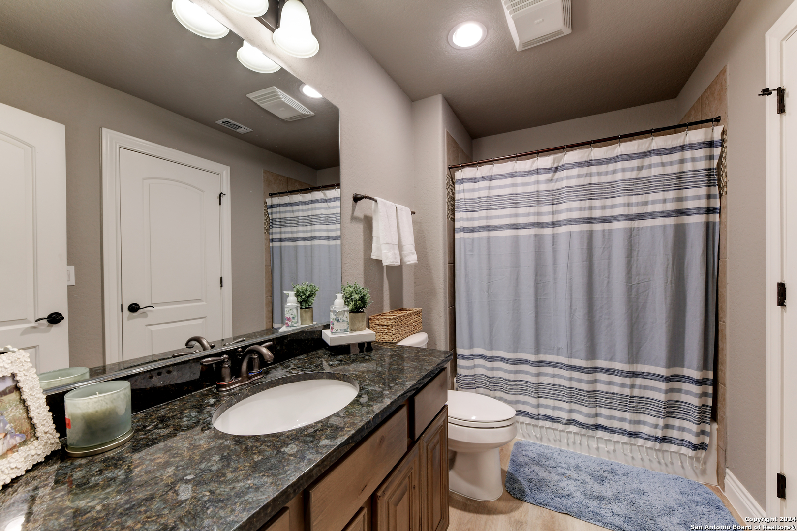 707 CARRIAGE HOUSE 24