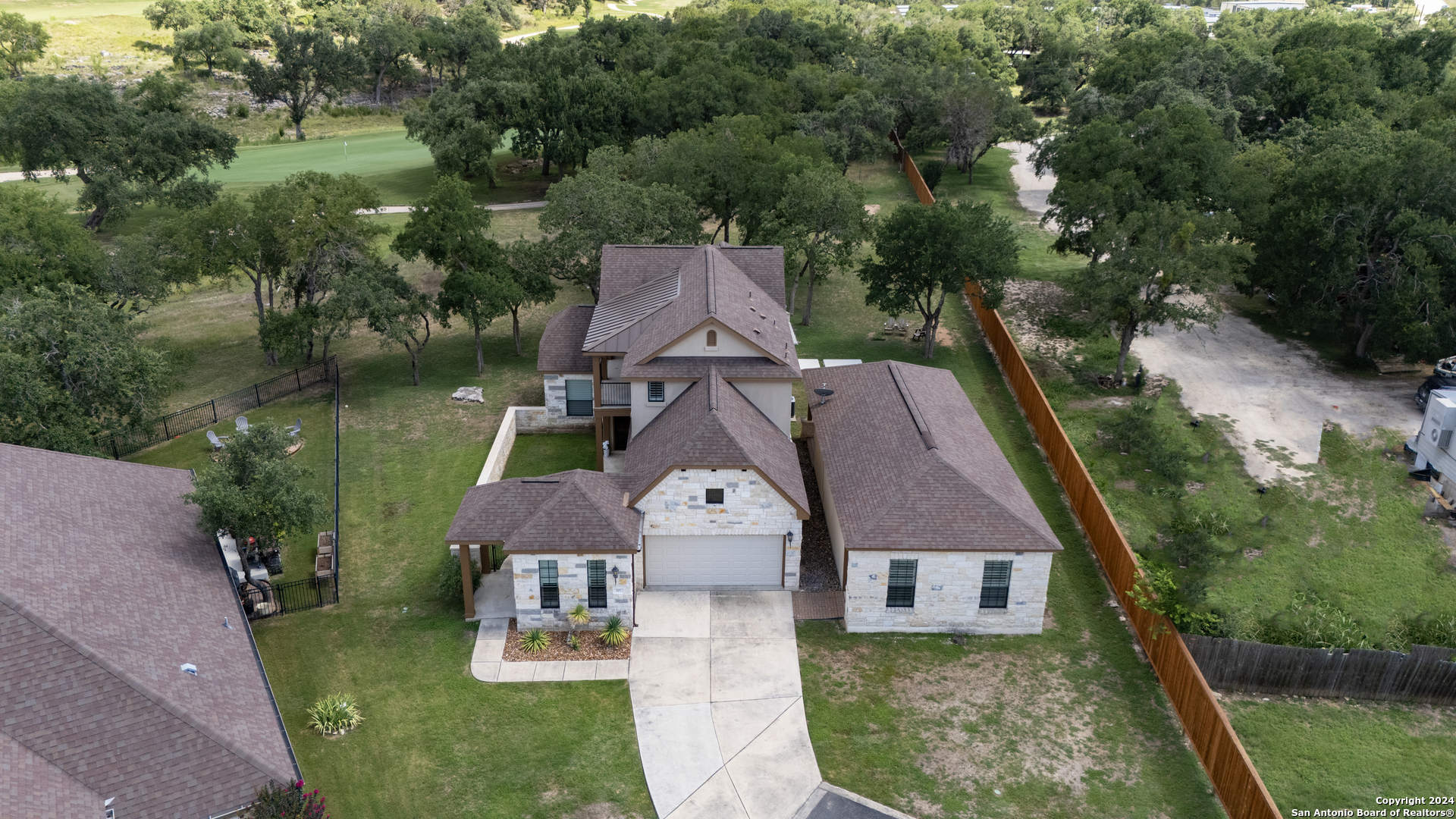 707 CARRIAGE HOUSE 24