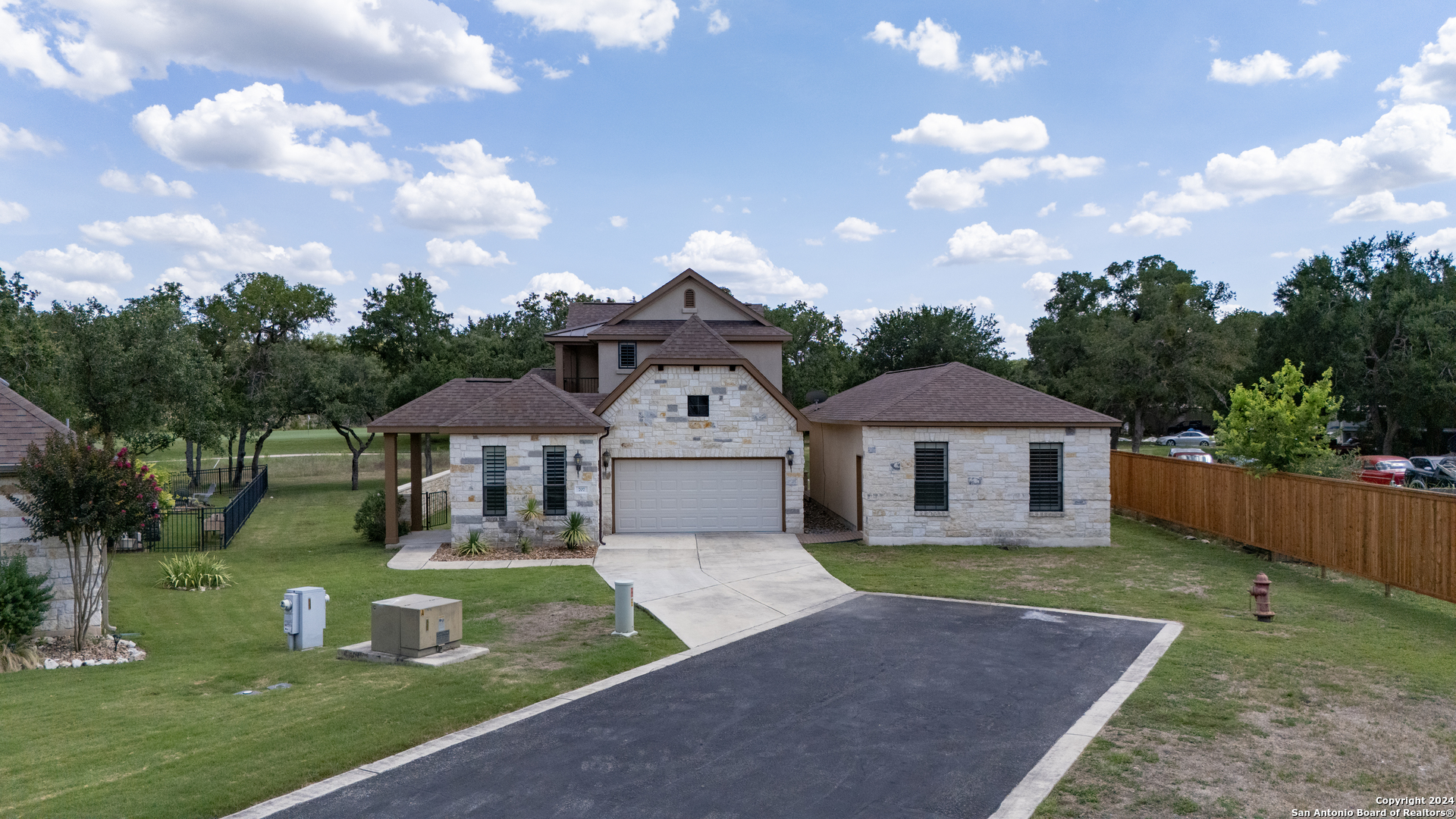 707 CARRIAGE HOUSE 24