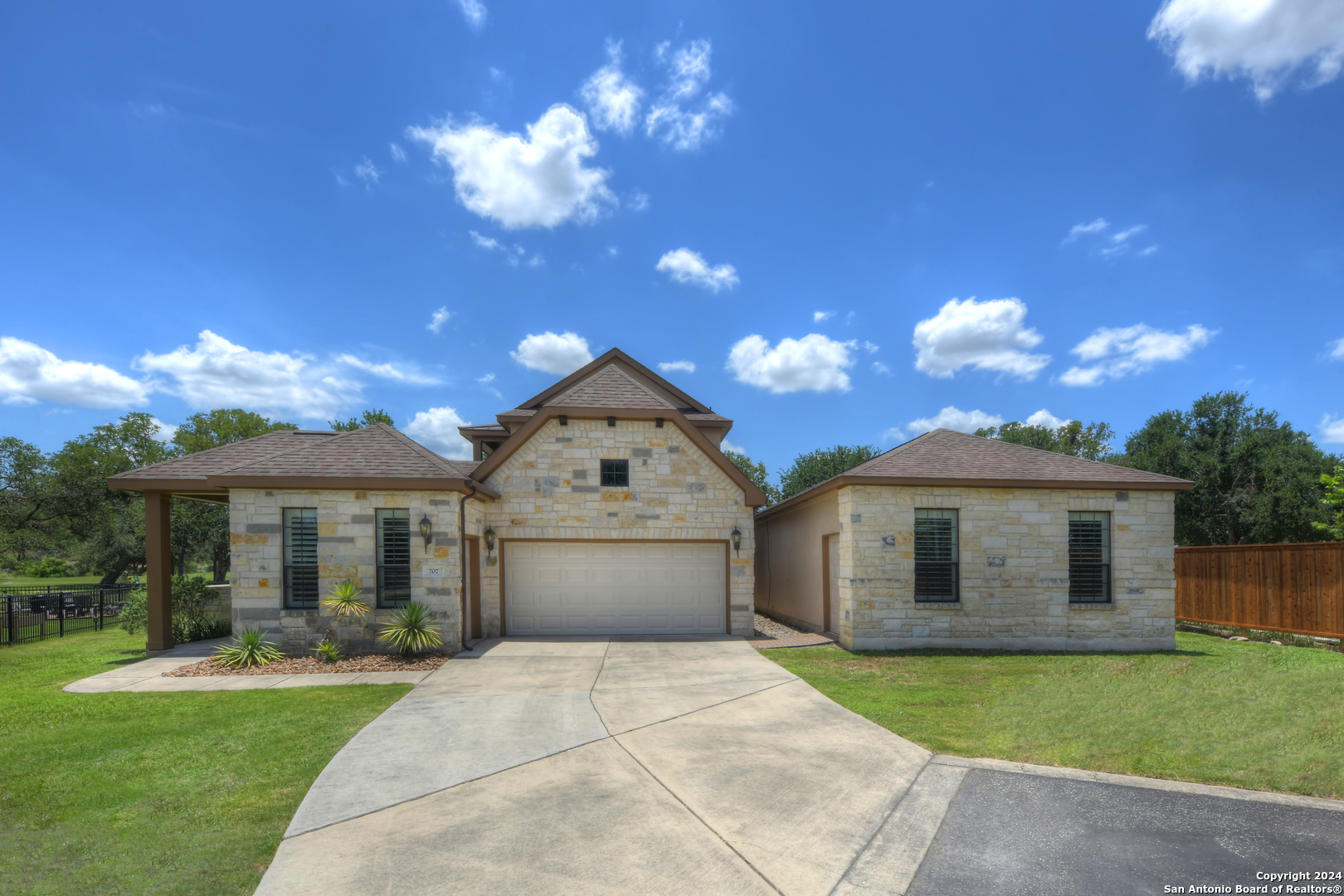 707 CARRIAGE HOUSE 24