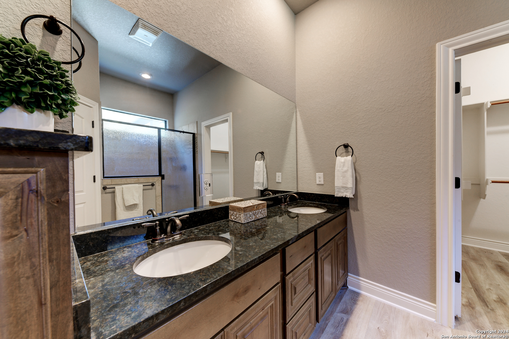 707 CARRIAGE HOUSE 24