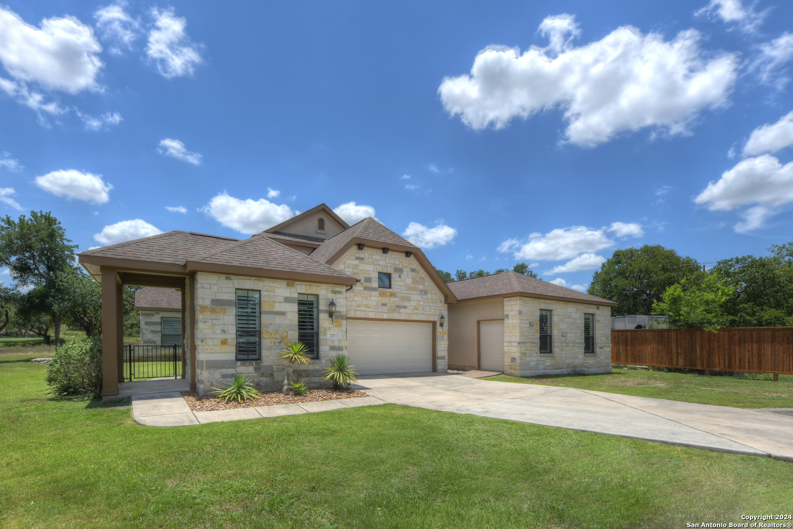 707 CARRIAGE HOUSE 24