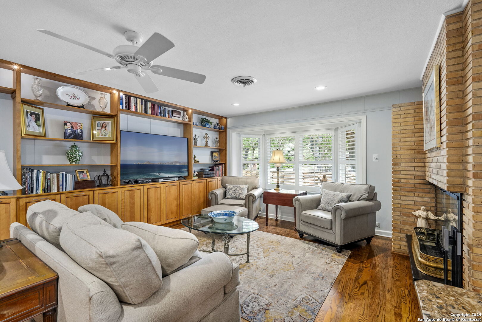 215 CAROLWOOD DR