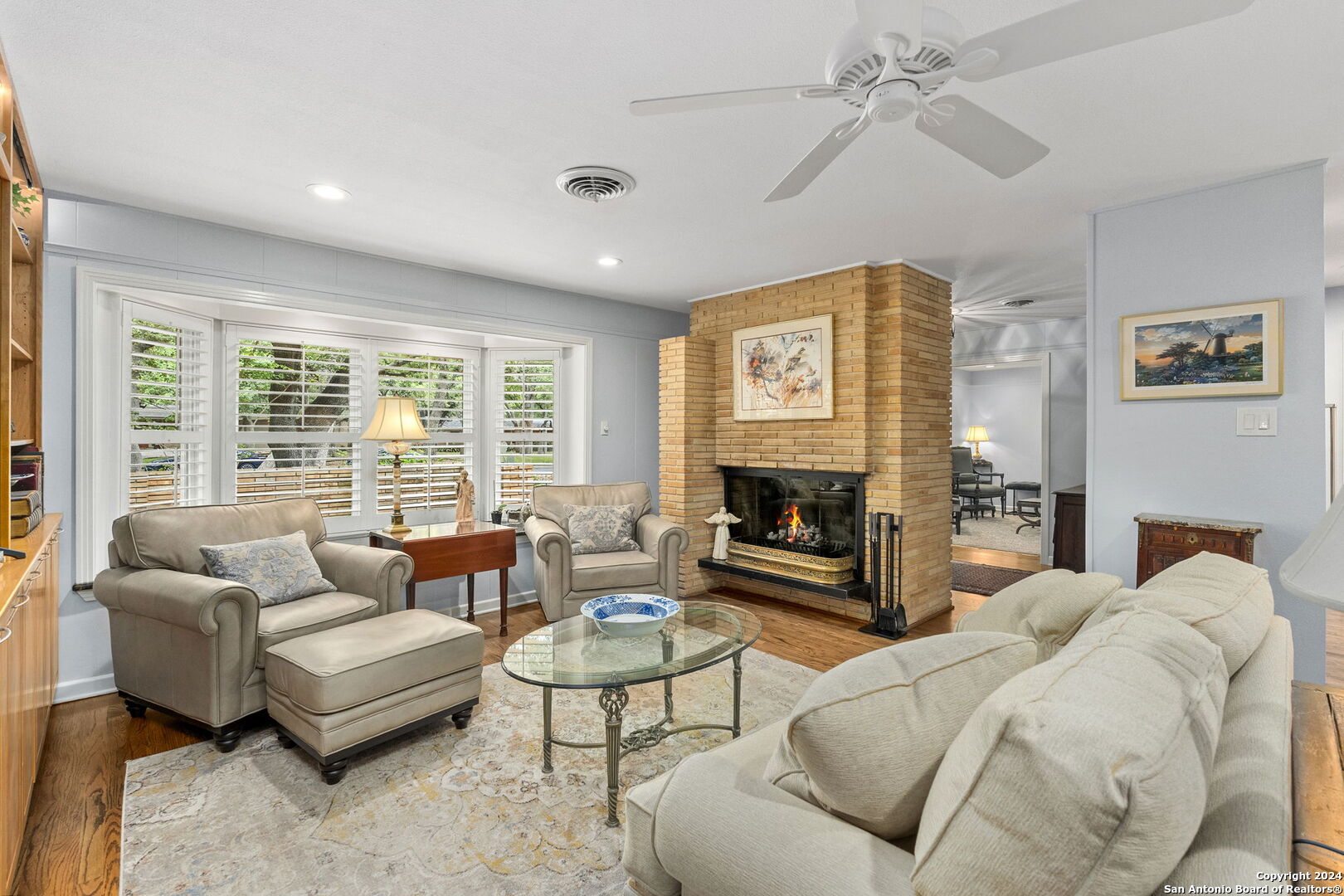 215 CAROLWOOD DR