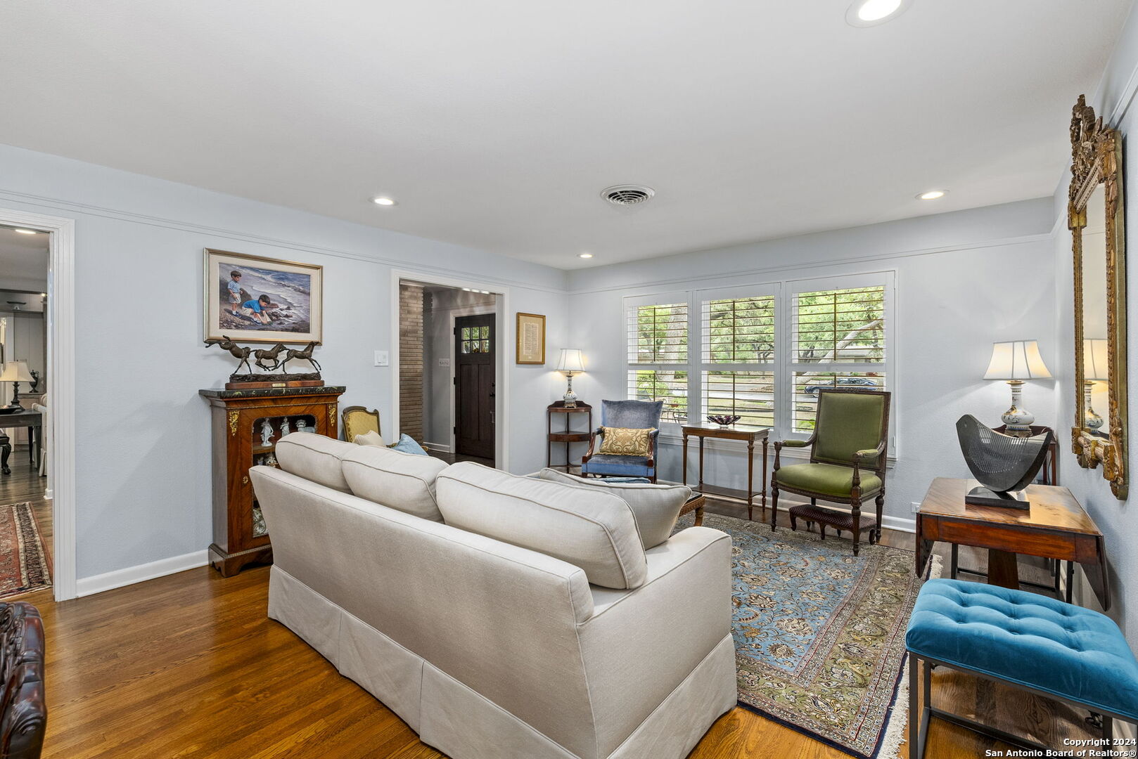 215 CAROLWOOD DR