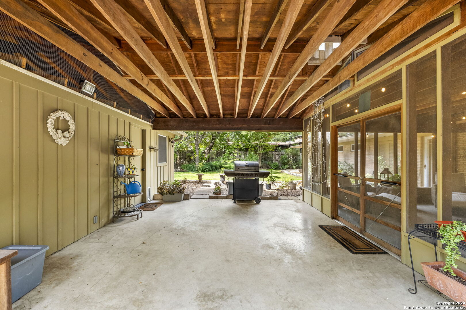 215 CAROLWOOD DR