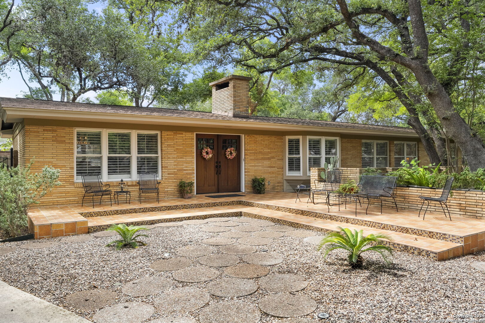 215 CAROLWOOD DR