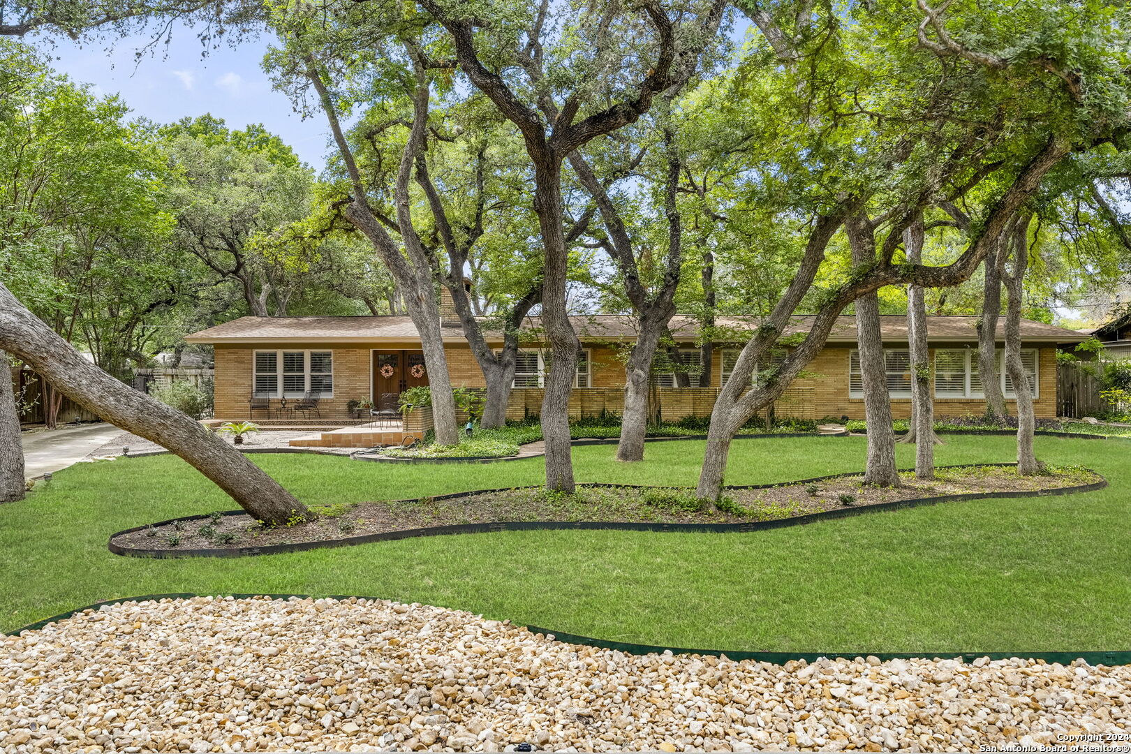 215 CAROLWOOD DR