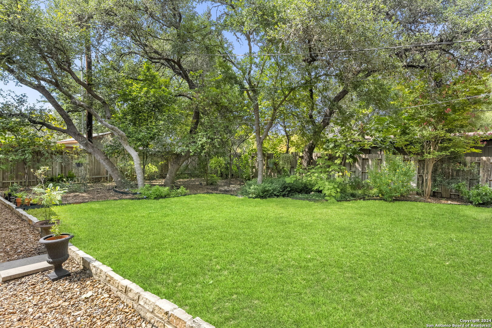 215 CAROLWOOD DR