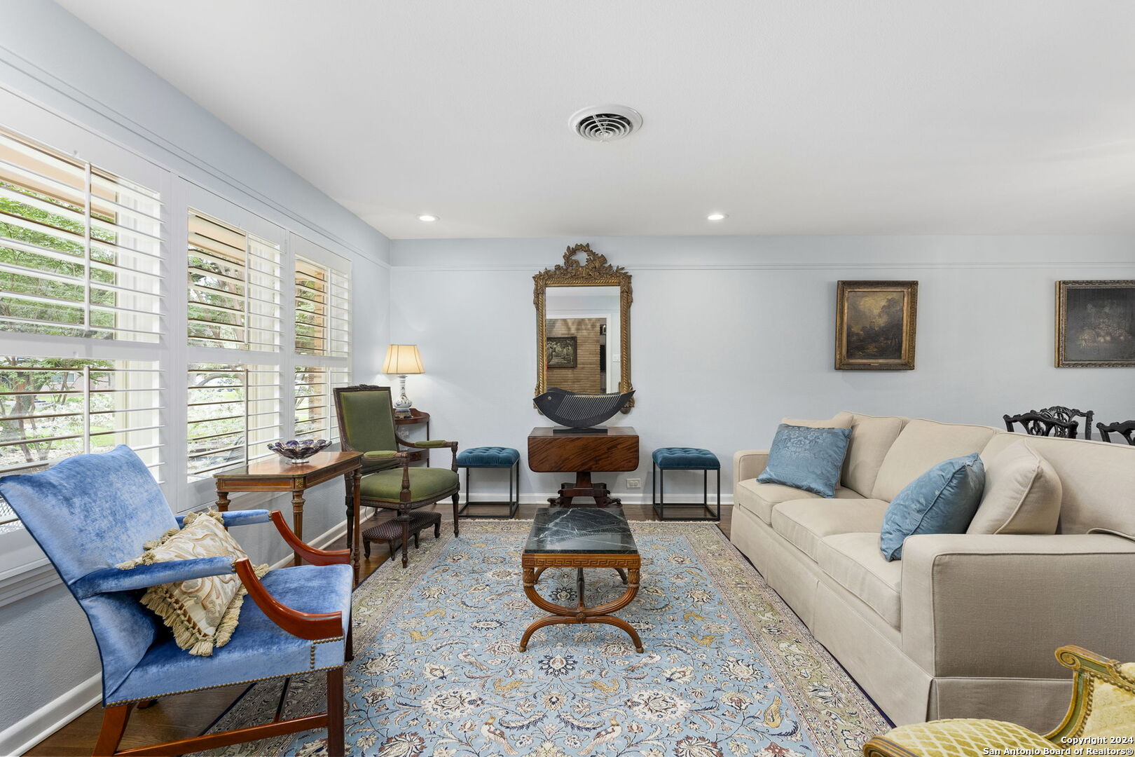 215 CAROLWOOD DR