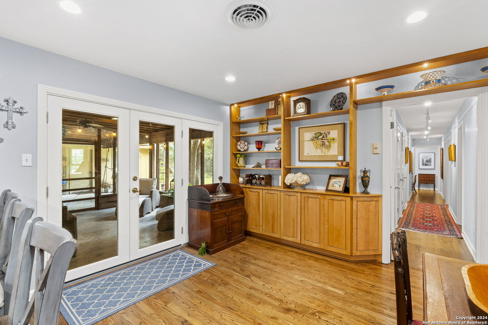 215 CAROLWOOD DR