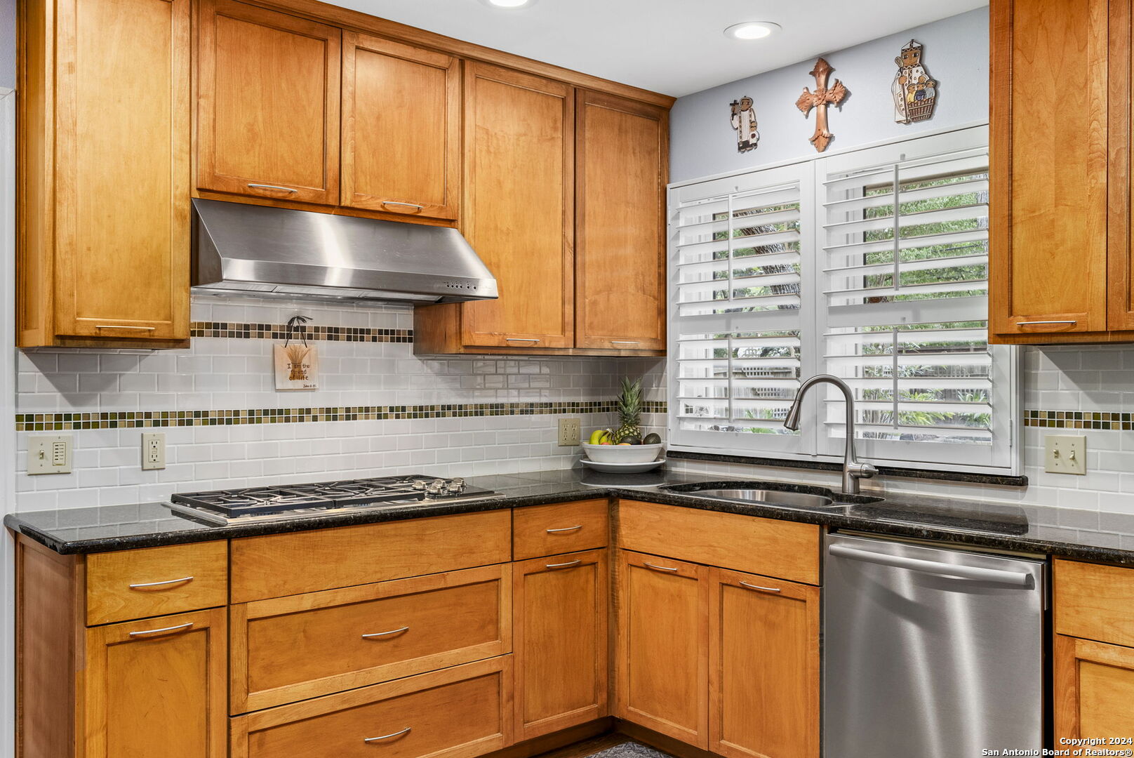 215 CAROLWOOD DR