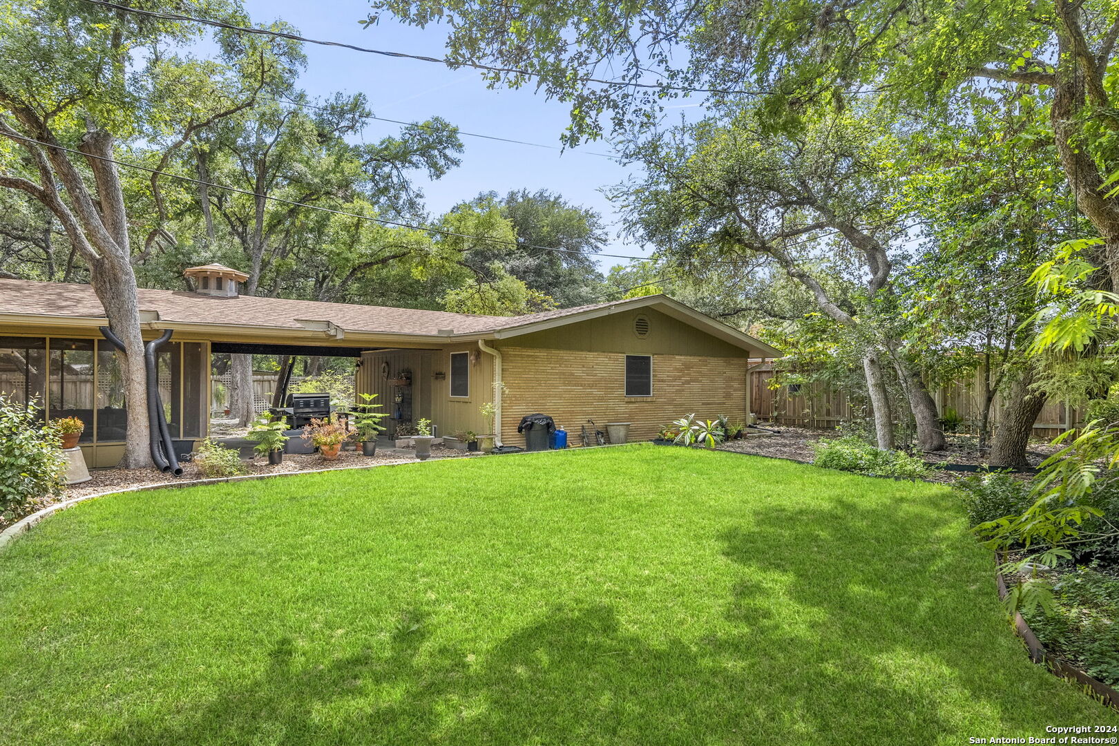 215 CAROLWOOD DR