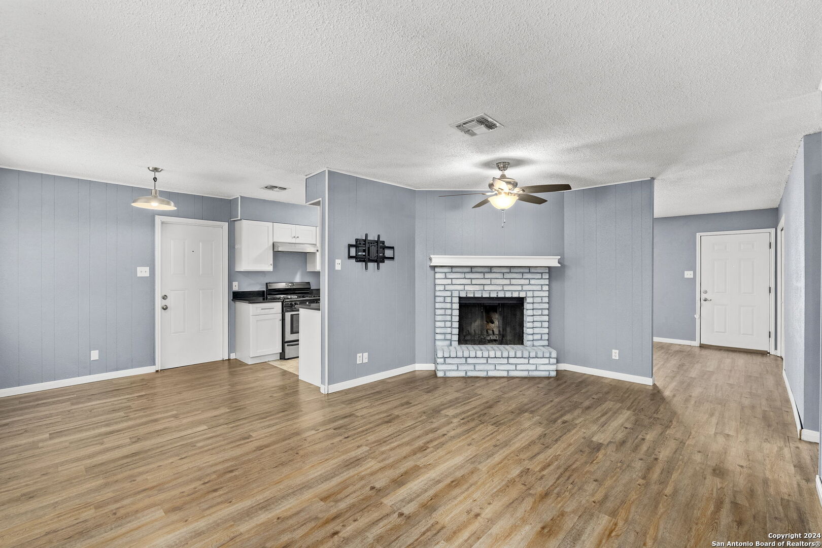 6738 Stone Lake