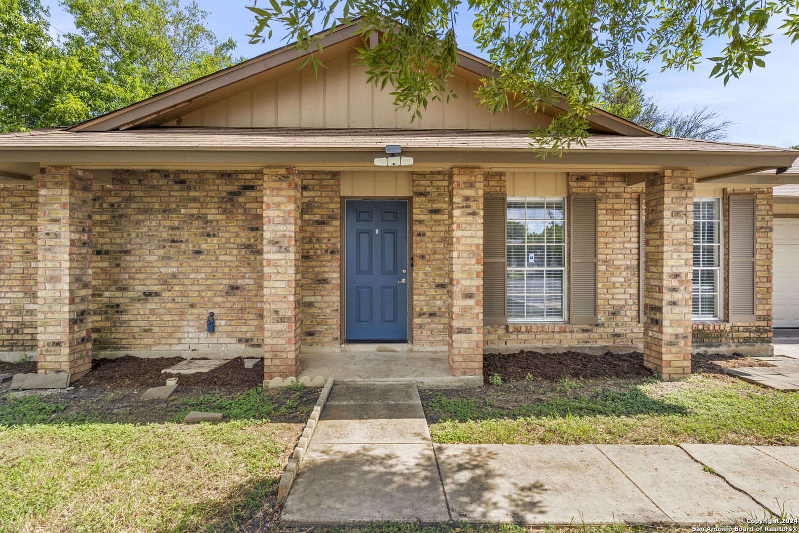 6738 Stone Lake