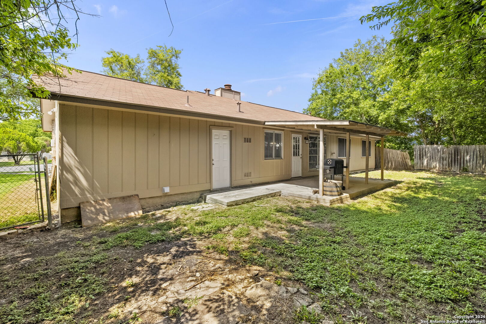 6738 Stone Lake