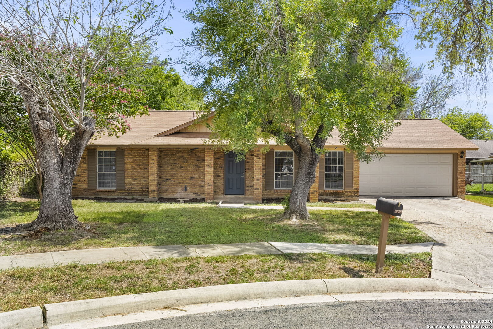6738 Stone Lake