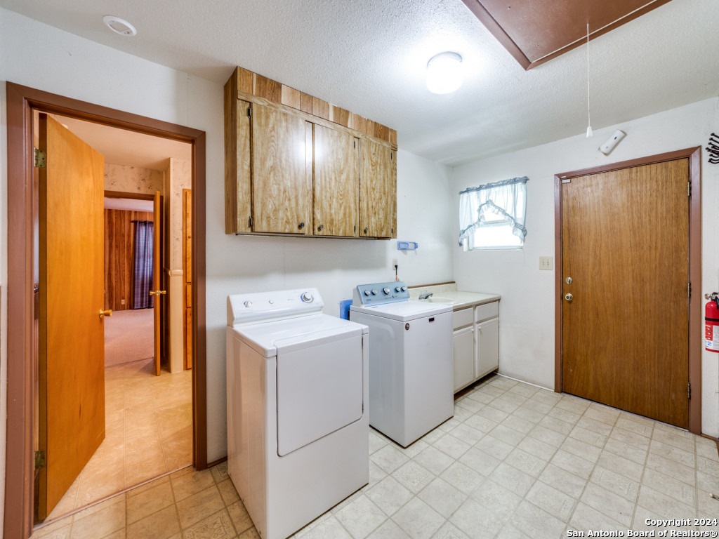 10945 West Loop 1604