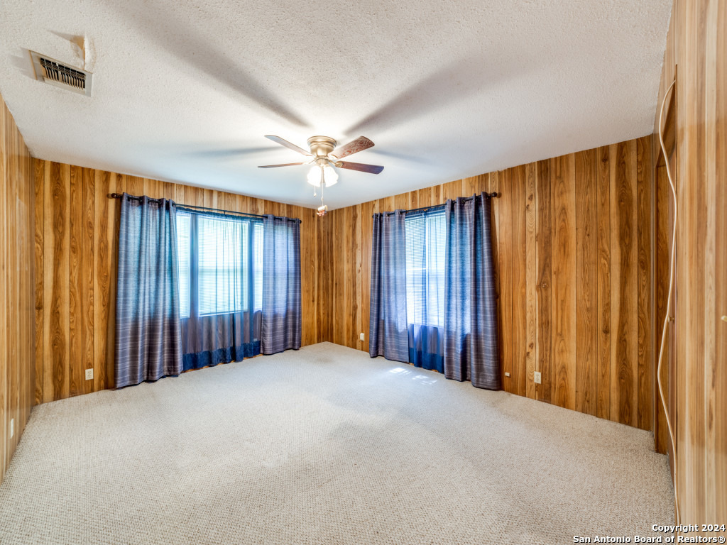 10945 West Loop 1604