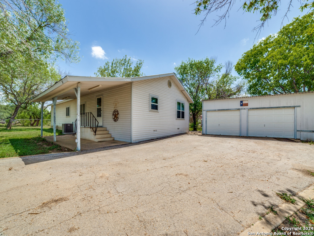 10945 West Loop 1604