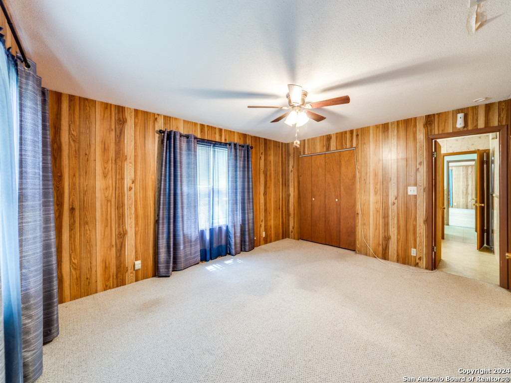 10945 West Loop 1604