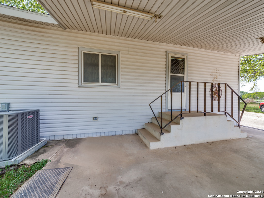 10945 West Loop 1604