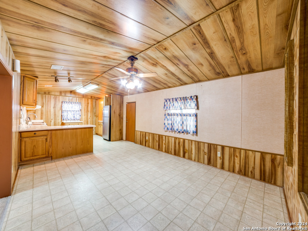10945 West Loop 1604