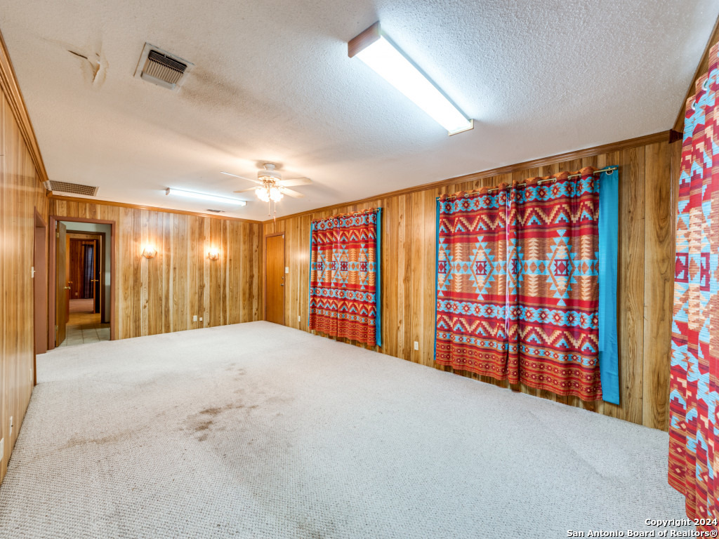 10945 West Loop 1604