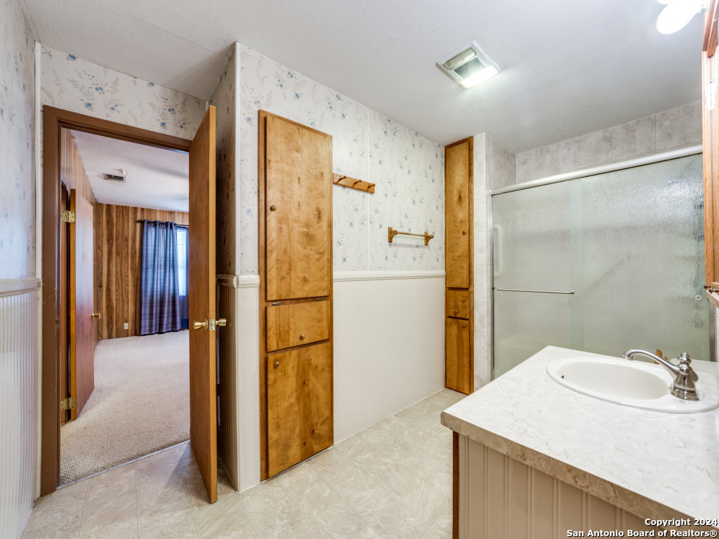 10945 West Loop 1604