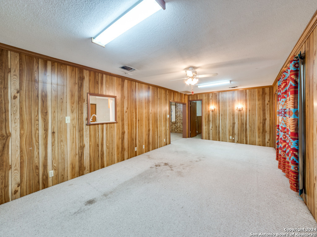 10945 West Loop 1604