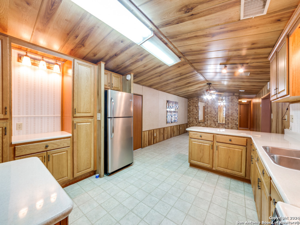 10945 West Loop 1604