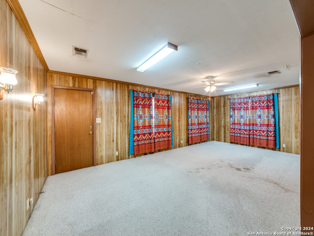 10945 West Loop 1604