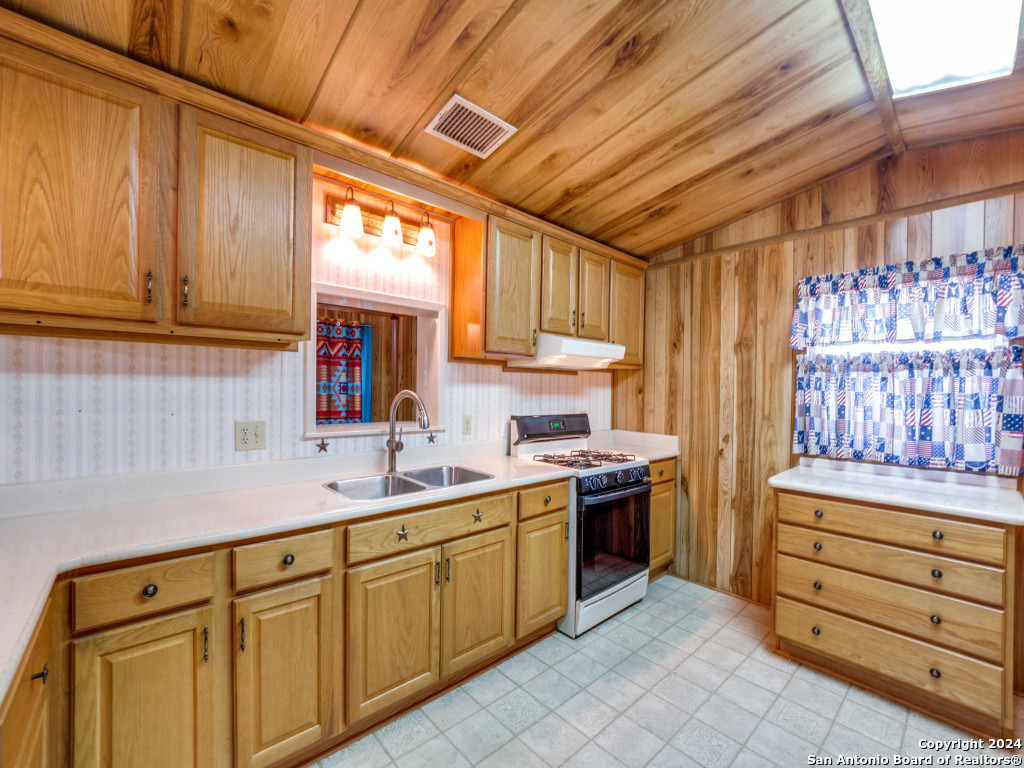 10945 West Loop 1604