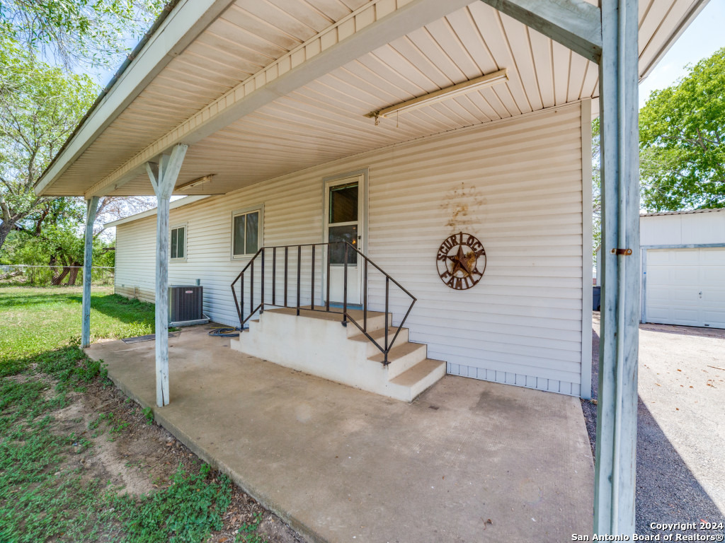 10945 West Loop 1604