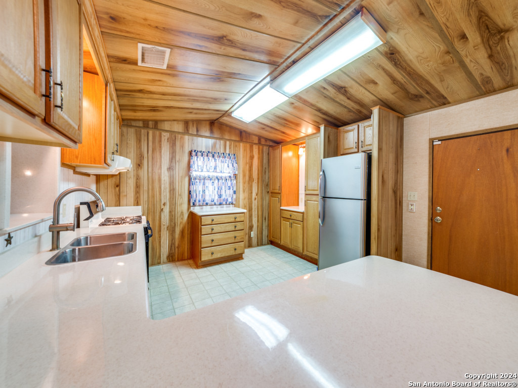 10945 West Loop 1604