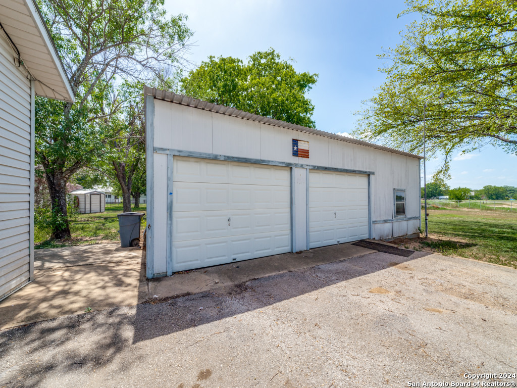 10945 West Loop 1604