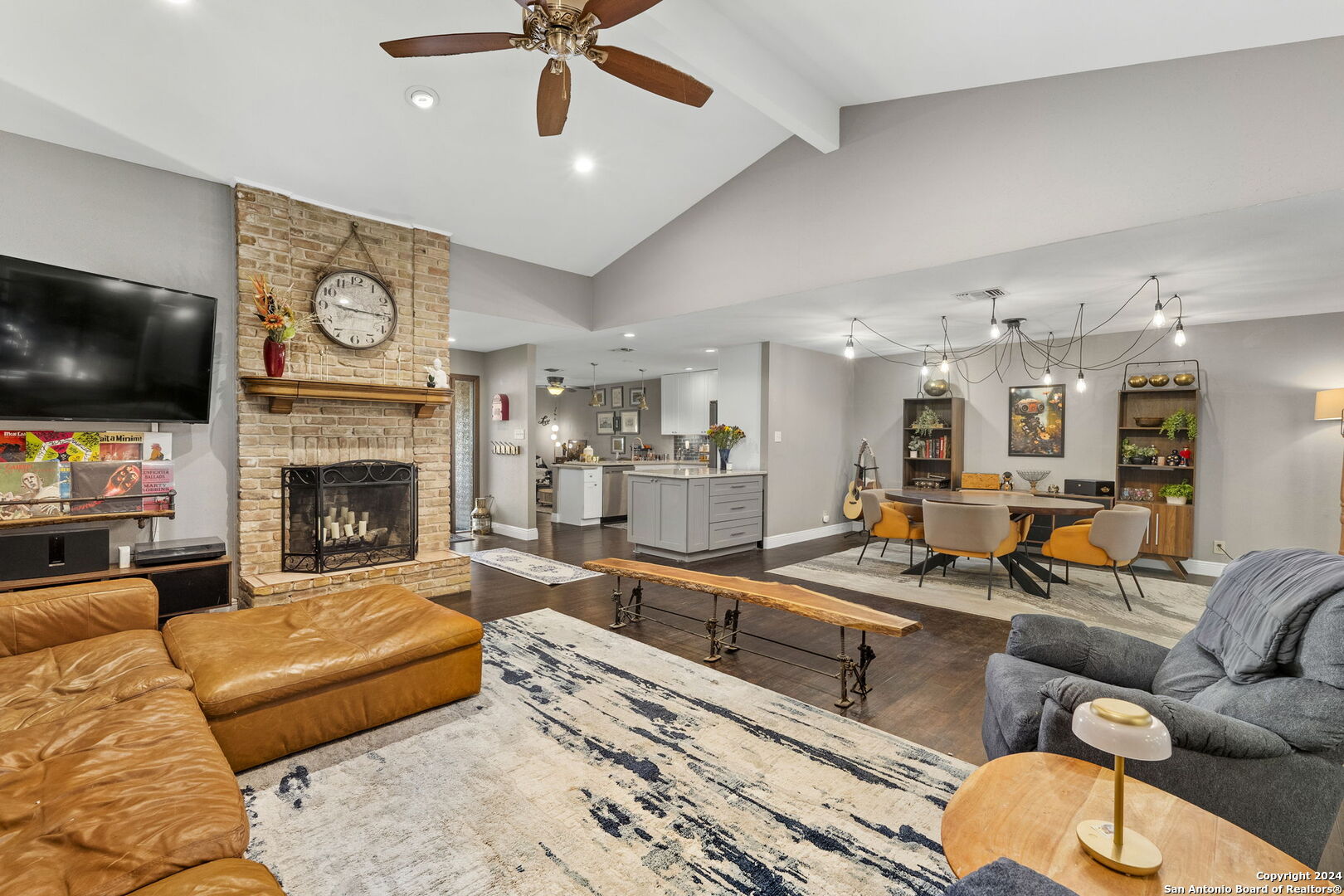 3762 HUNTERS CIR