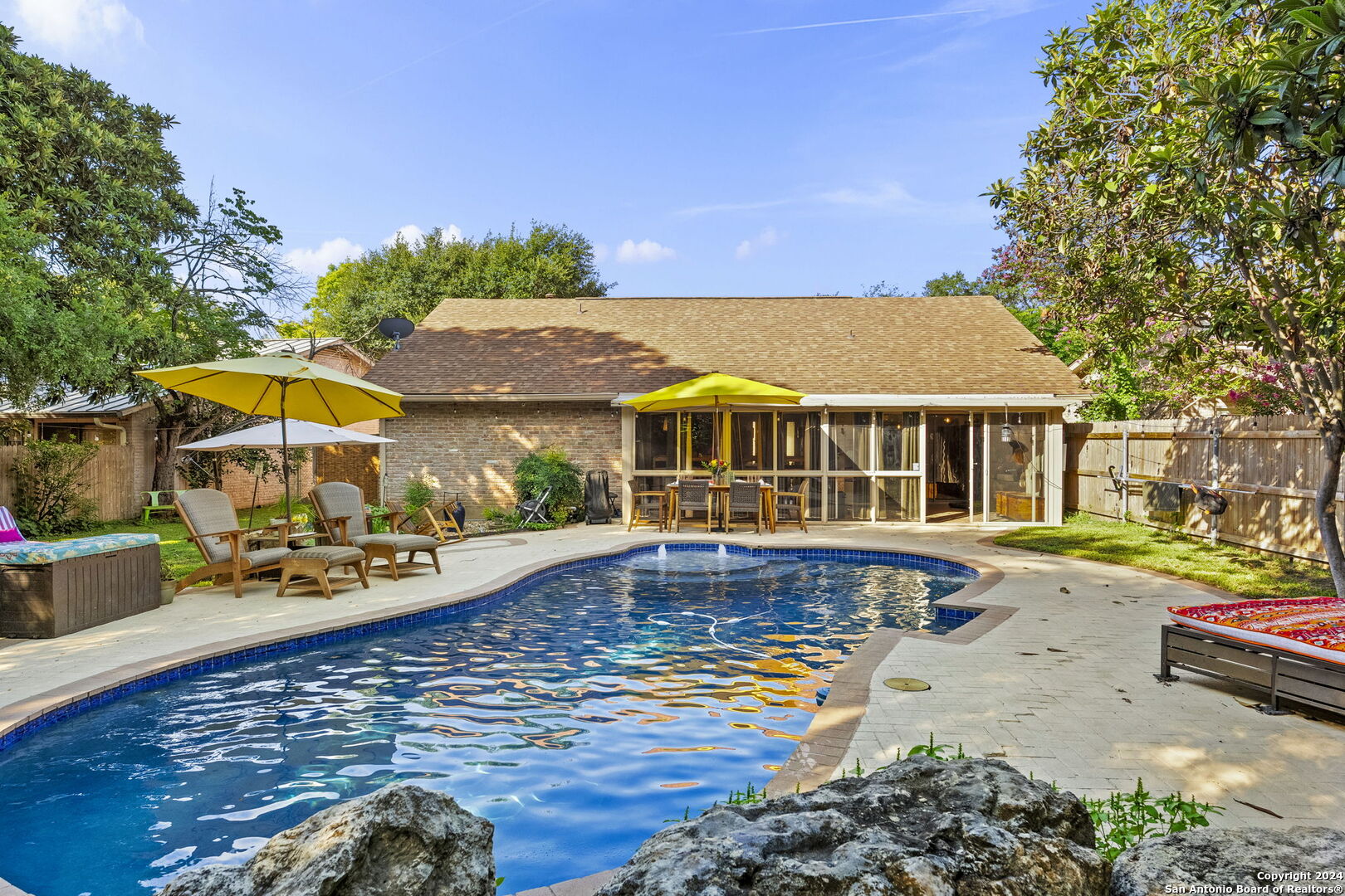 3762 HUNTERS CIR
