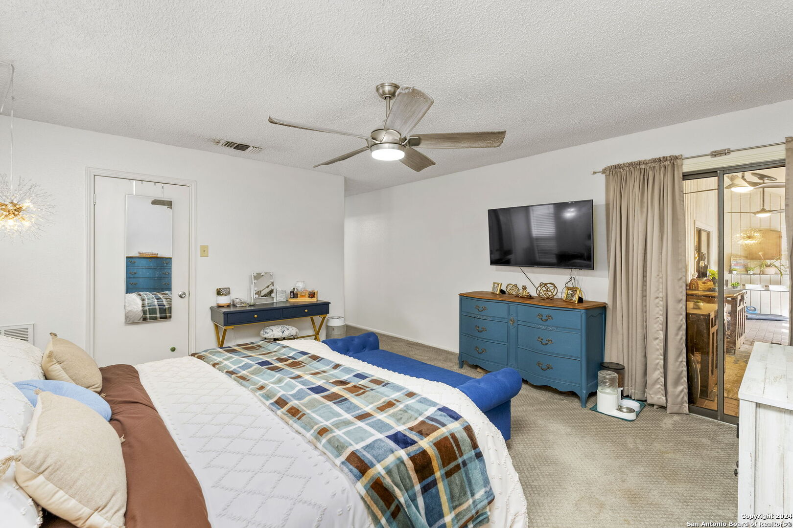 3762 HUNTERS CIR