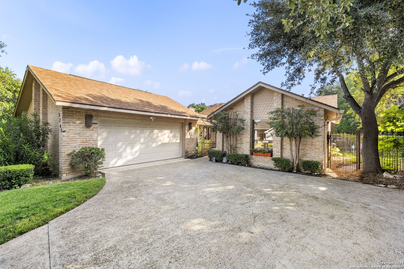 3762 HUNTERS CIR